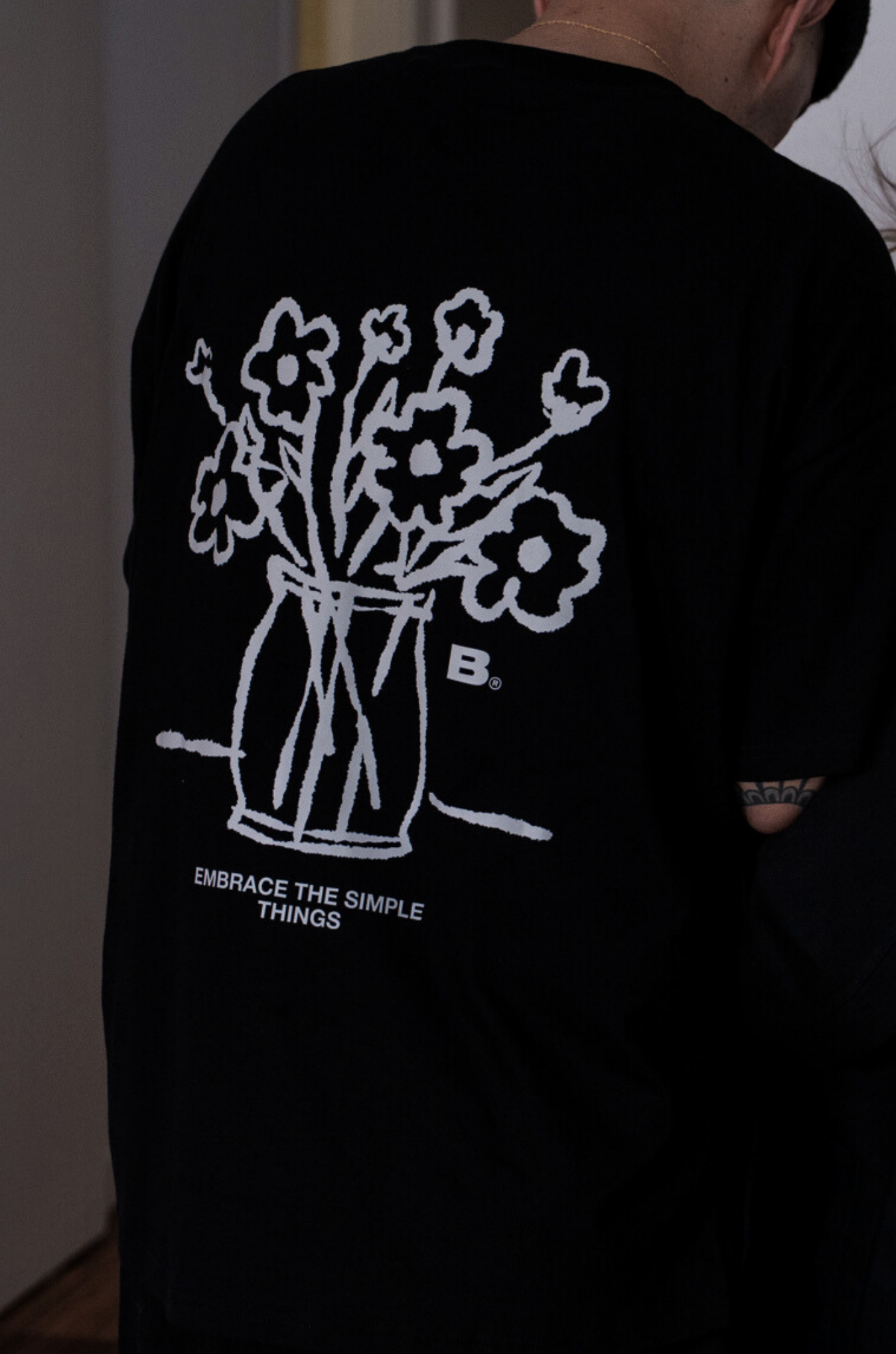 Camiseta Oversize Flowers - Negra