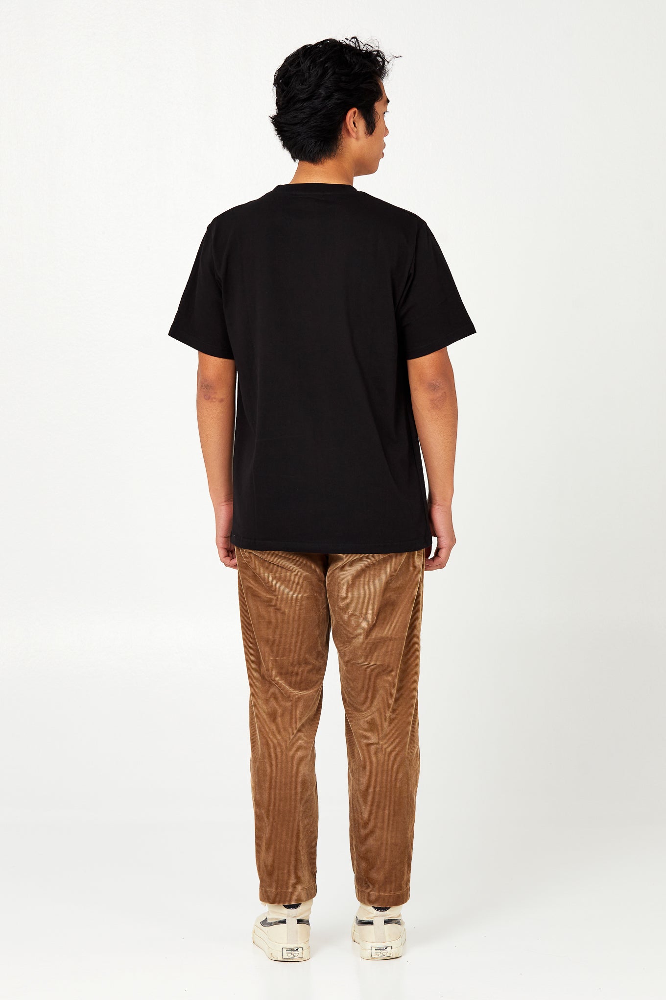 Camiseta Regular - Negra