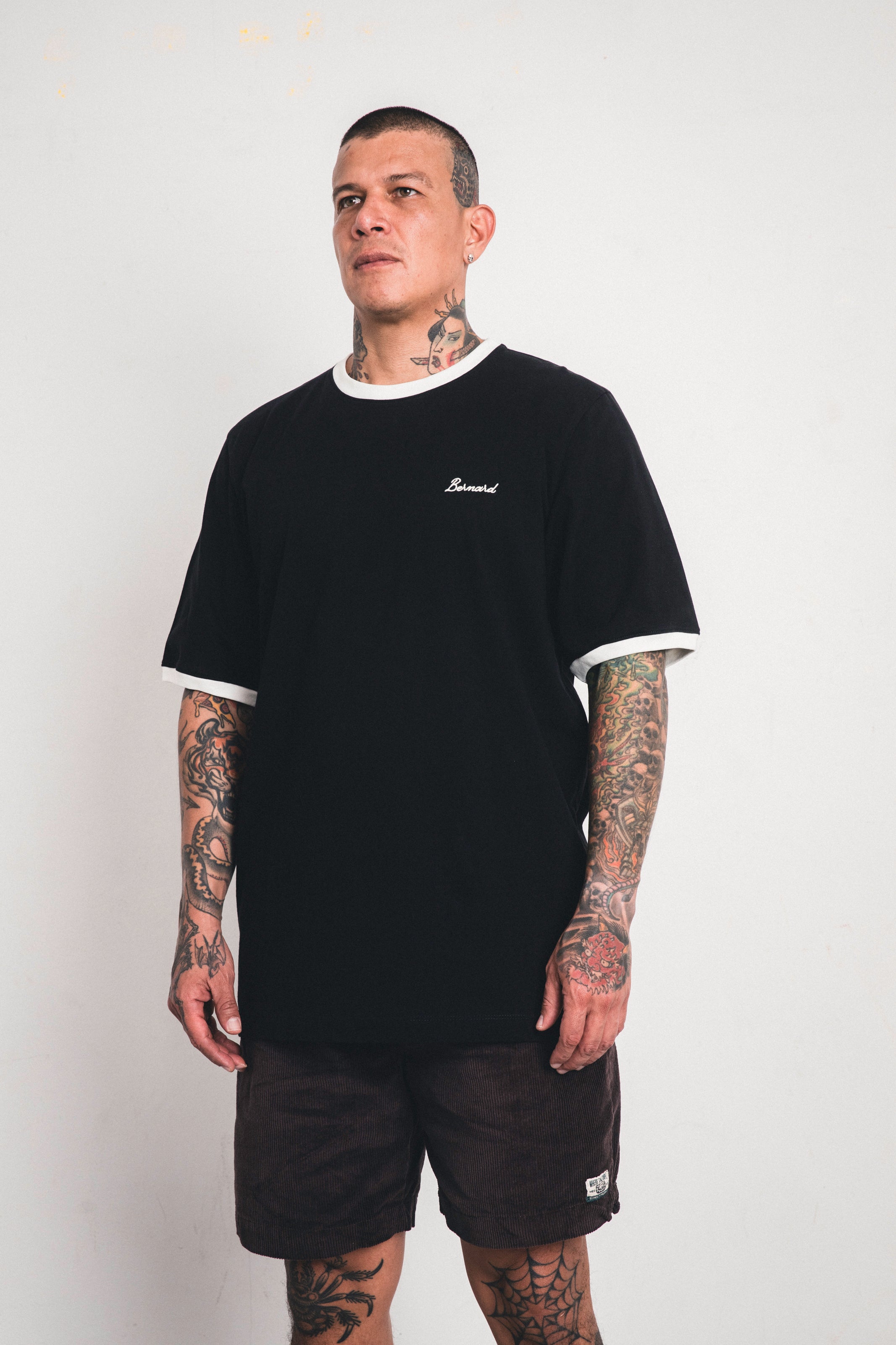 Camiseta Regular Classic - Negra