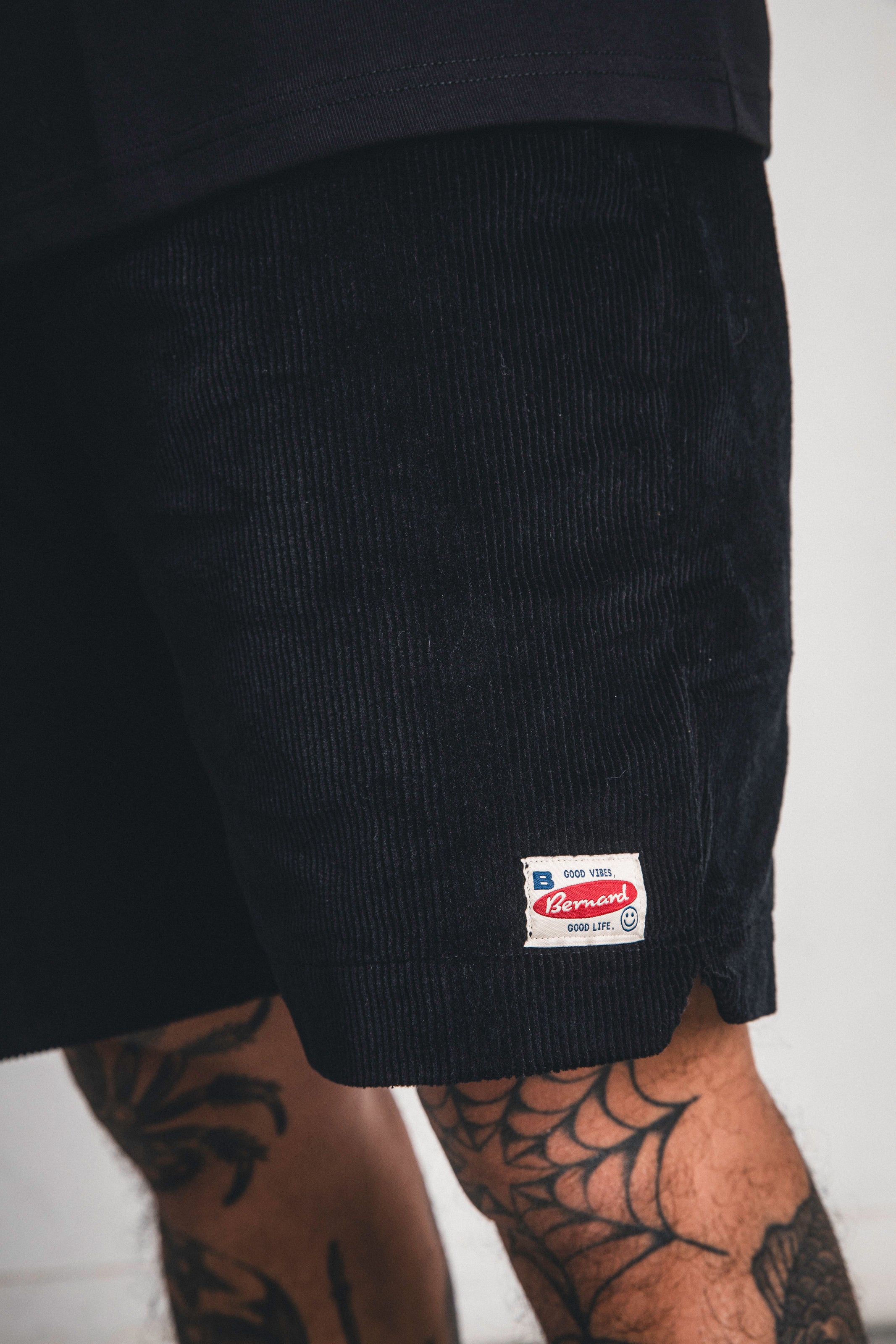Bermuda Corduroy - Negro